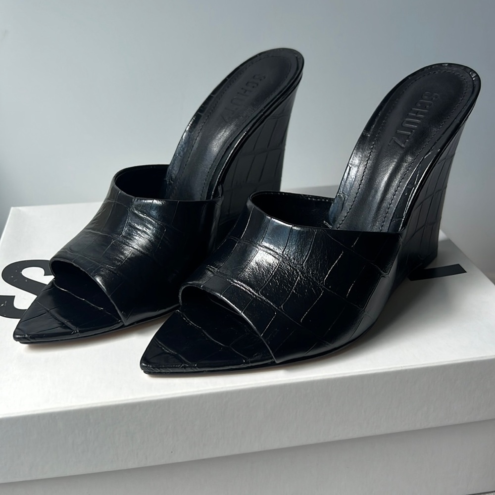 Schutz Black Croc - Embossed Pointy Toe Wedge Shoe NTW Size 8.5 (can fit size 8)